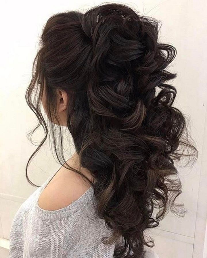 Partial updo bridal hairstyle - Half up half down wedding hairstyles #weddinghair #weddinghairstyles #updo #partialupdo #hairstyles