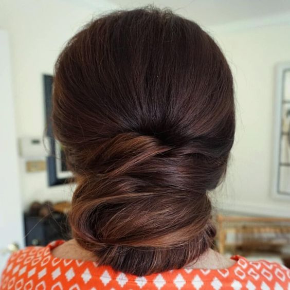 Classic chignon hairstyle that wow