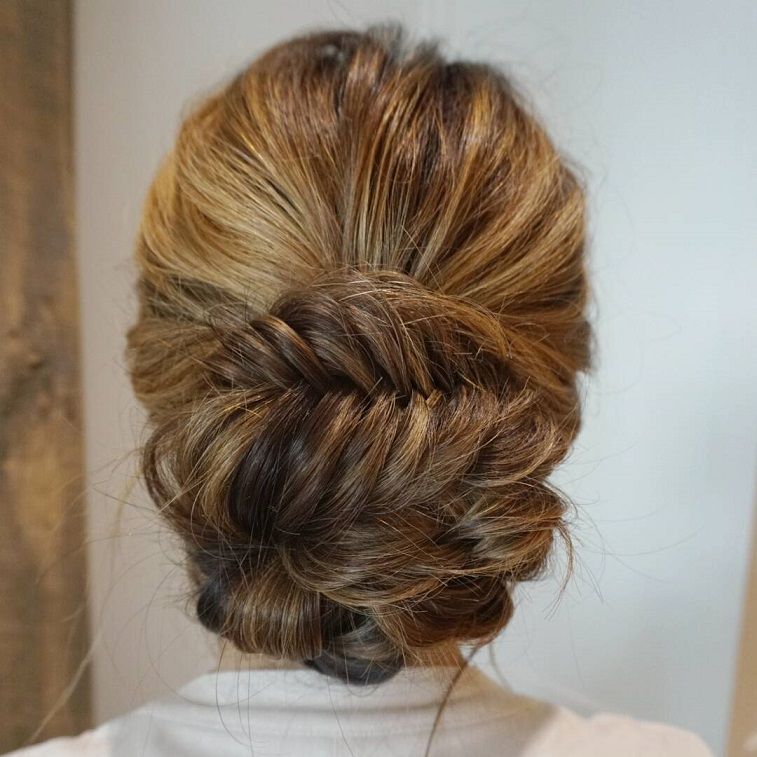textured Updo ,pin up hairstyles ,messy updo hairstyles #weddinghair #bridehair #updo