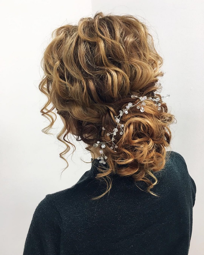 Textured wedding updo hairstyle ,messy updo wedding hairstyles ,chignon , messy updo hairstyles ,bridal updo #wedding #weddinghair #weddinghairstyles #hairstyles #updo #promhairstyle
