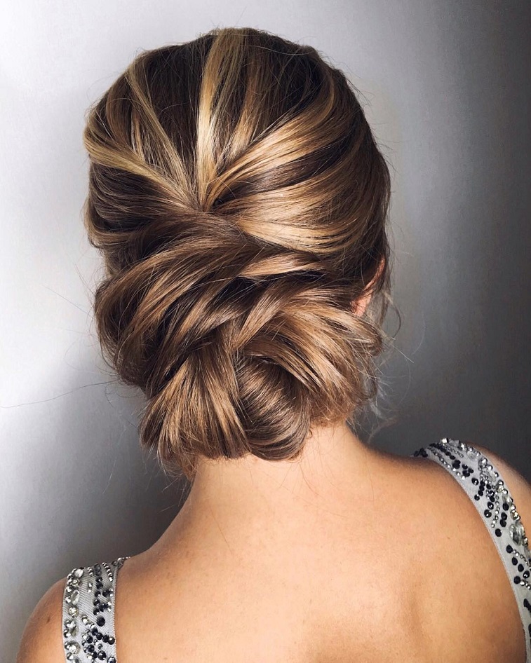 24 Hairstyles That Were Made for One-Shoulder Dresses
