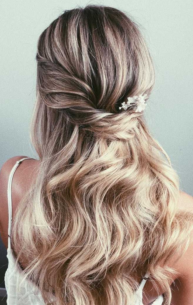 Gorgeous half up half down wedding hairstyle , bridal updo ,bridal hairstyles ,partial updo #weddinghair #fabmood #hair #hairstyles #updos