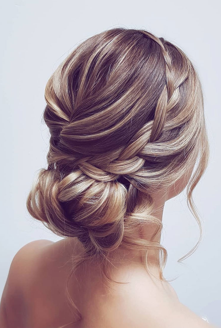 Gorgeous wedding updo hairstyles perfect for ceremony and reception - Messy updo bridal hairstyle for rustic wedding,wedding hairstyles #weddinghair #hairstyles #updo #bridalhair #promhairstyle #texturedupdo #messyupdo