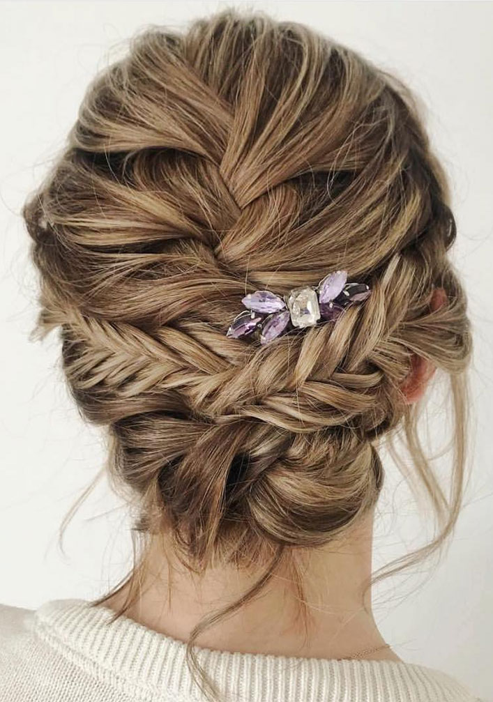 Gorgeous wedding updo hairstyles perfect for ceremony and reception - Classic Elegant bridal hairstyle ,wedding hairstyles #weddinghair #hairstyles #updo #bridalhair #promhairstyle #texturedupdo #messyupdo