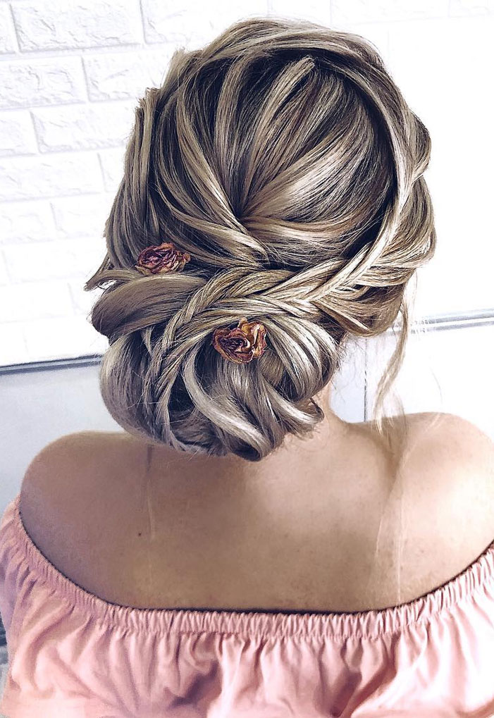 Gorgeous wedding updo hairstyles perfect for ceremony and reception - Classic Elegant bridal hairstyle ,wedding hairstyles #weddinghair #hairstyles #updo #bridalhair #promhairstyle #texturedupdo #messyupdo