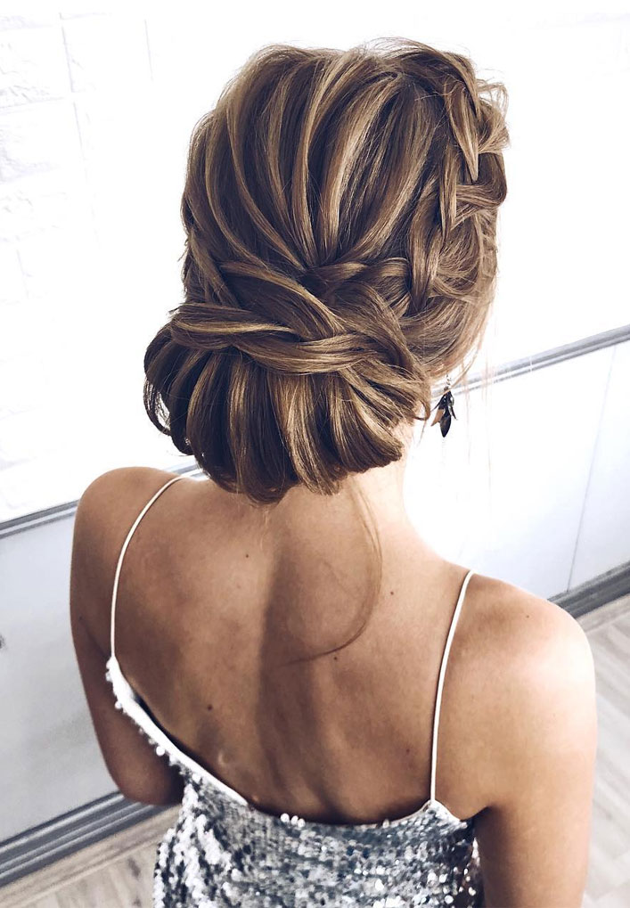 Gorgeous wedding updo hairstyles perfect for ceremony and reception - Classic Elegant bridal hairstyle ,wedding hairstyles #weddinghair #hairstyles #updo #bridalhair #promhairstyle #texturedupdo #messyupdo