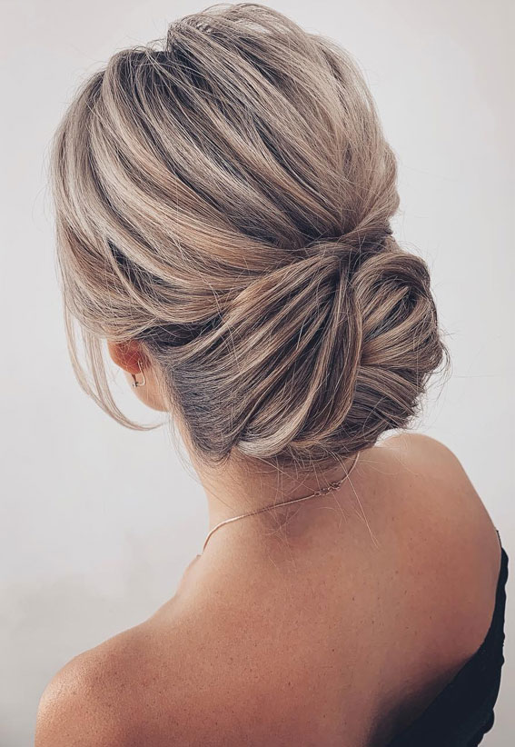 Gorgeous wedding updo hairstyles perfect for ceremony and reception - Classic Elegant wedding hairstyle ,bridal hairstyles #weddinghair #hairstyles #updo #bridalhair #promhairstyle #texturedupdo #messyupdo