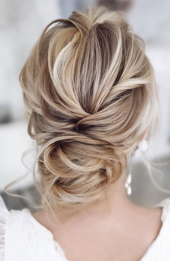 64 Chic updo hairstyles for any occasion - updo hairstyle for date night , wedding updo , bridal updo hairstyle #hair #hairstyle #updo