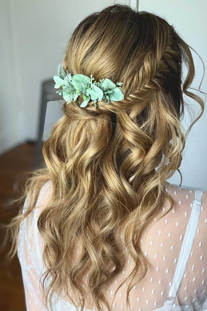 43 Gorgeous Half Up Half Down Hairstyles That Perfect For A Rustic Wedding