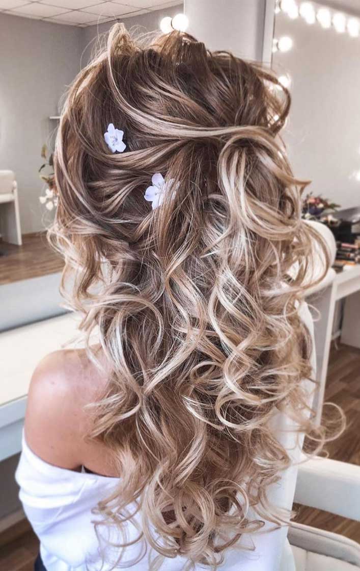 43 Gorgeous Half Up Half Down Hairstyles That Perfect For A Rustic Wedding