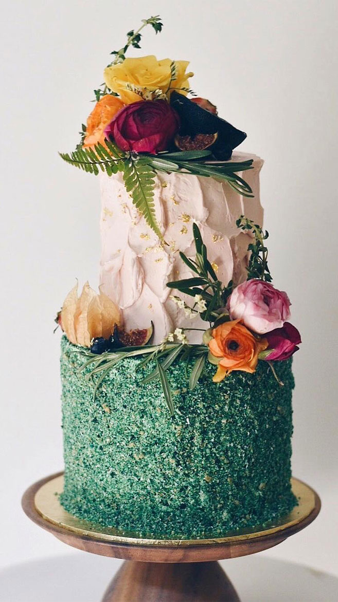 Beautiful Wedding Cake, wedding cake ideas,green and white wedding cake , pretty wedding cake #wedding #weddingcake #cake #woodlandweddingcake 