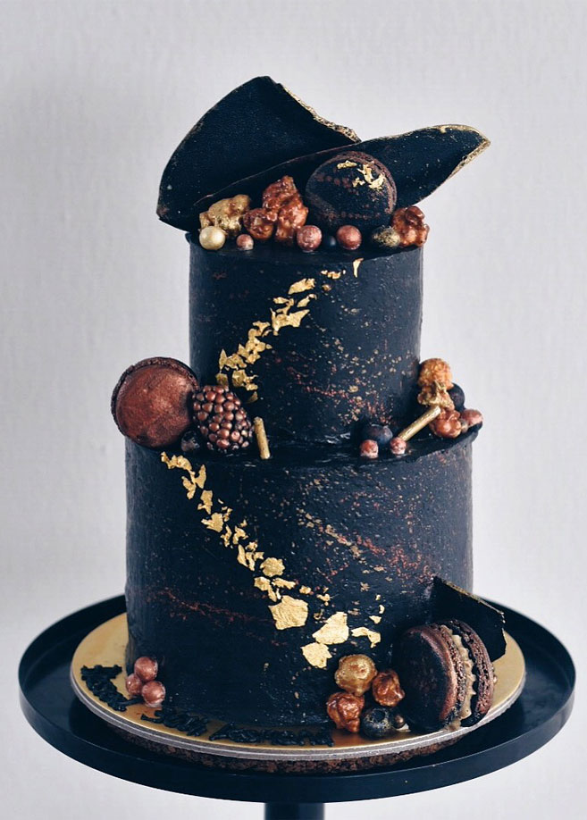 Beautiful Wedding Cake, wedding cake ideas, two tier black wedding cake, pretty wedding cake #wedding #weddingcake #cake #elegantweddingcake