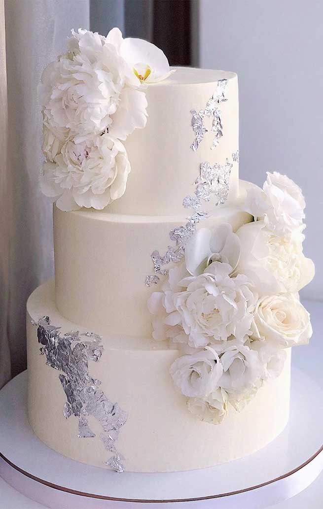 4 Ways to Use Gold Leaf on Luxury Wedding Cakes -  hayleyelizabethcakedesign.com