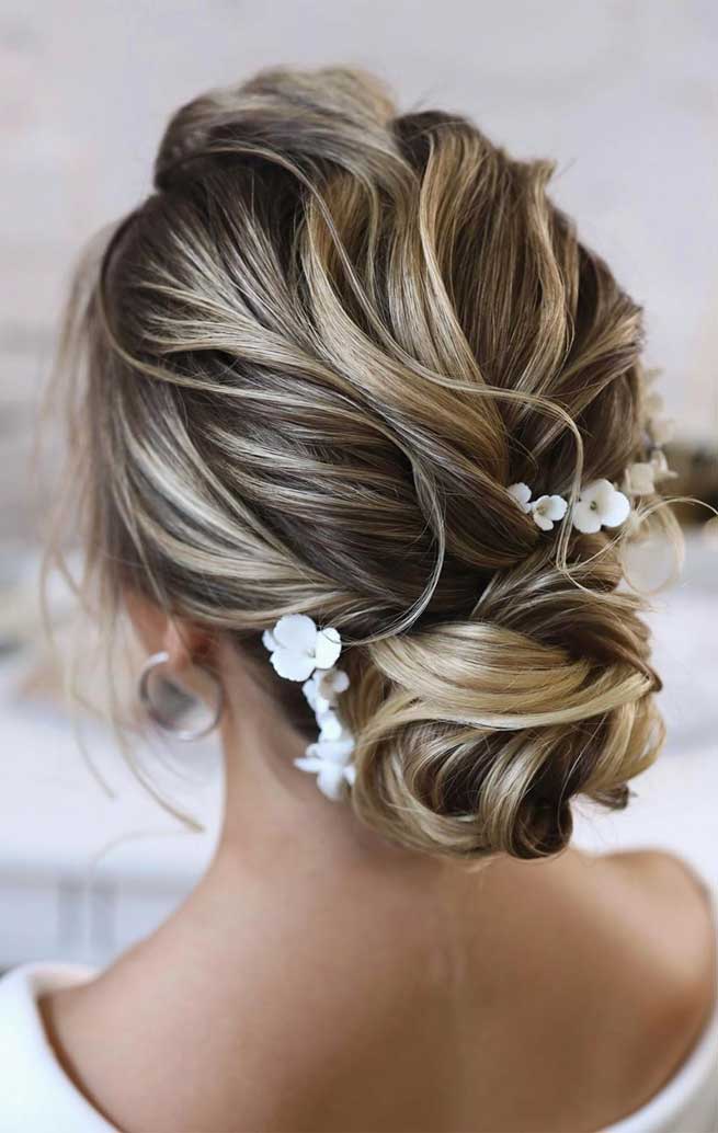 bridal updos , best wedding hairstyles updo, wedding updos black hair, wedding updos with braids, romantic wedding updos, wedding updos with braids , messy updo hairstyle ,hairstyles for medium length hair, messy updo for wedding, best wedding hairstyles 2019 #weddinghairstyles #bridalupdo #hairstyles