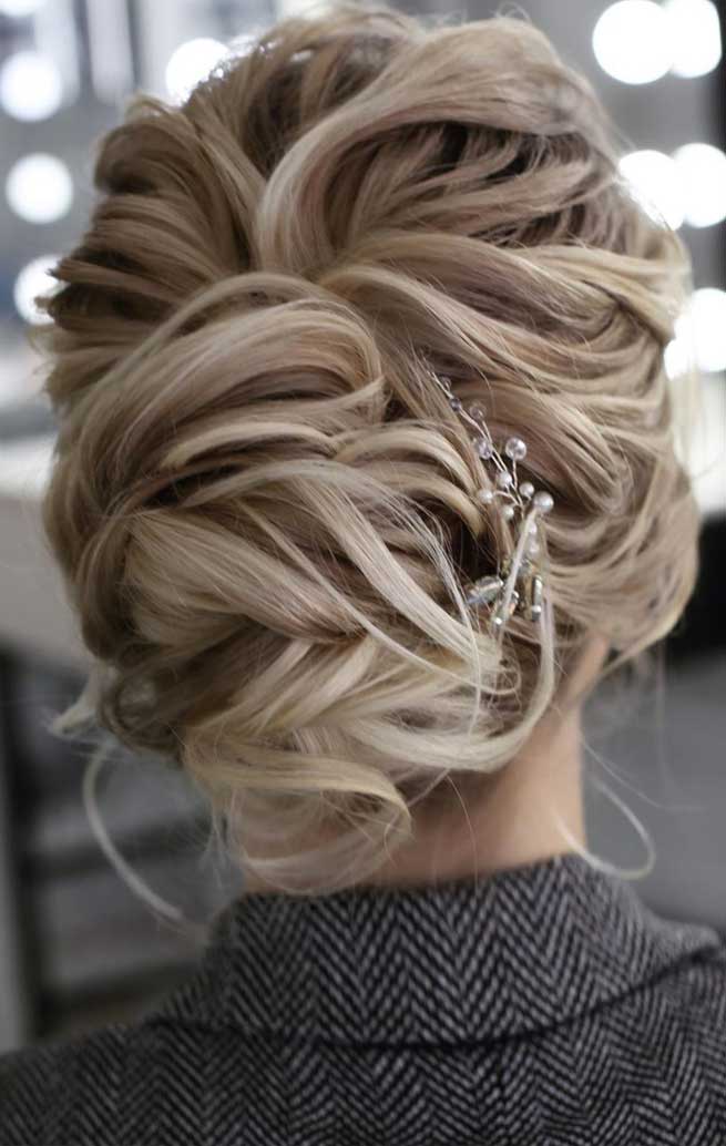 bridal updos , best wedding hairstyles updo, wedding updos black hair, wedding updos with braids, romantic wedding updos, wedding updos with braids , messy updo hairstyle ,hairstyles for medium length hair, messy updo for wedding, best wedding hairstyles 2019 #weddinghairstyles #bridalupdo #hairstyles