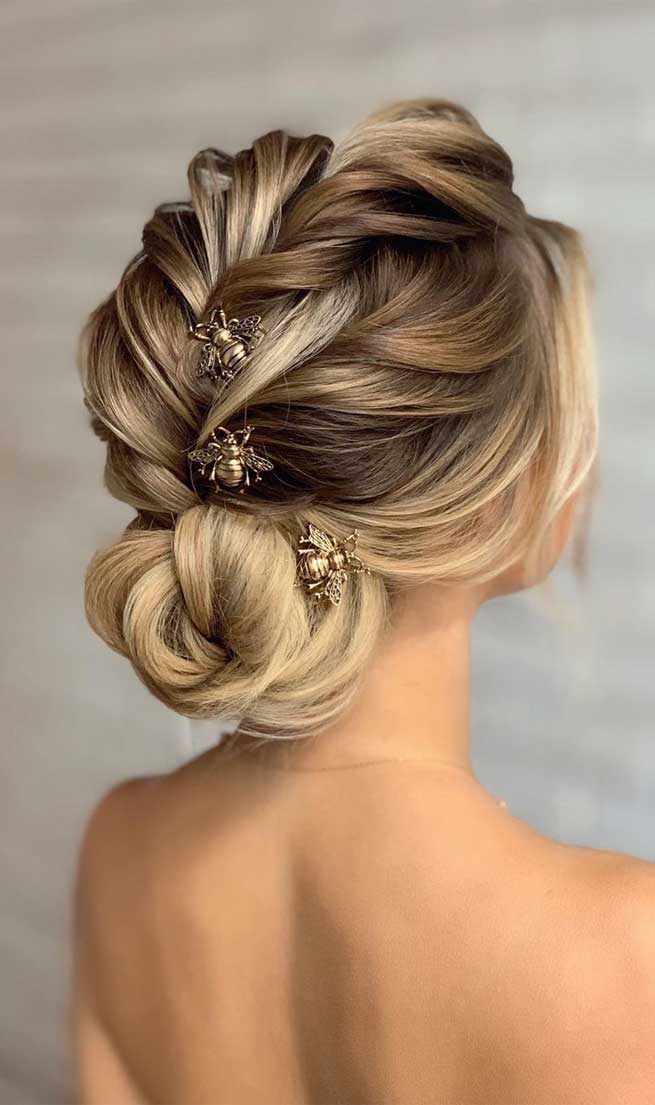 bridal updos , best wedding hairstyles updo, wedding updos black hair, wedding updos with braids, romantic wedding updos, wedding updos with braids , messy updo hairstyle ,hairstyles for medium length hair, messy updo for wedding, best wedding hairstyles 2019 #weddinghairstyles #bridalupdo #hairstyles