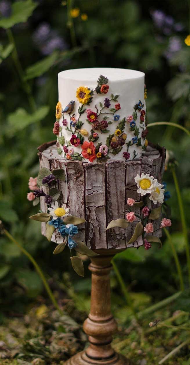 unique wedding cakes, wedding cake designs 2019, best wedding cakes, unique wedding cake design 2020, wedding cake ideas, woodland wedding cakes #weddingcakes #cakedesigns
