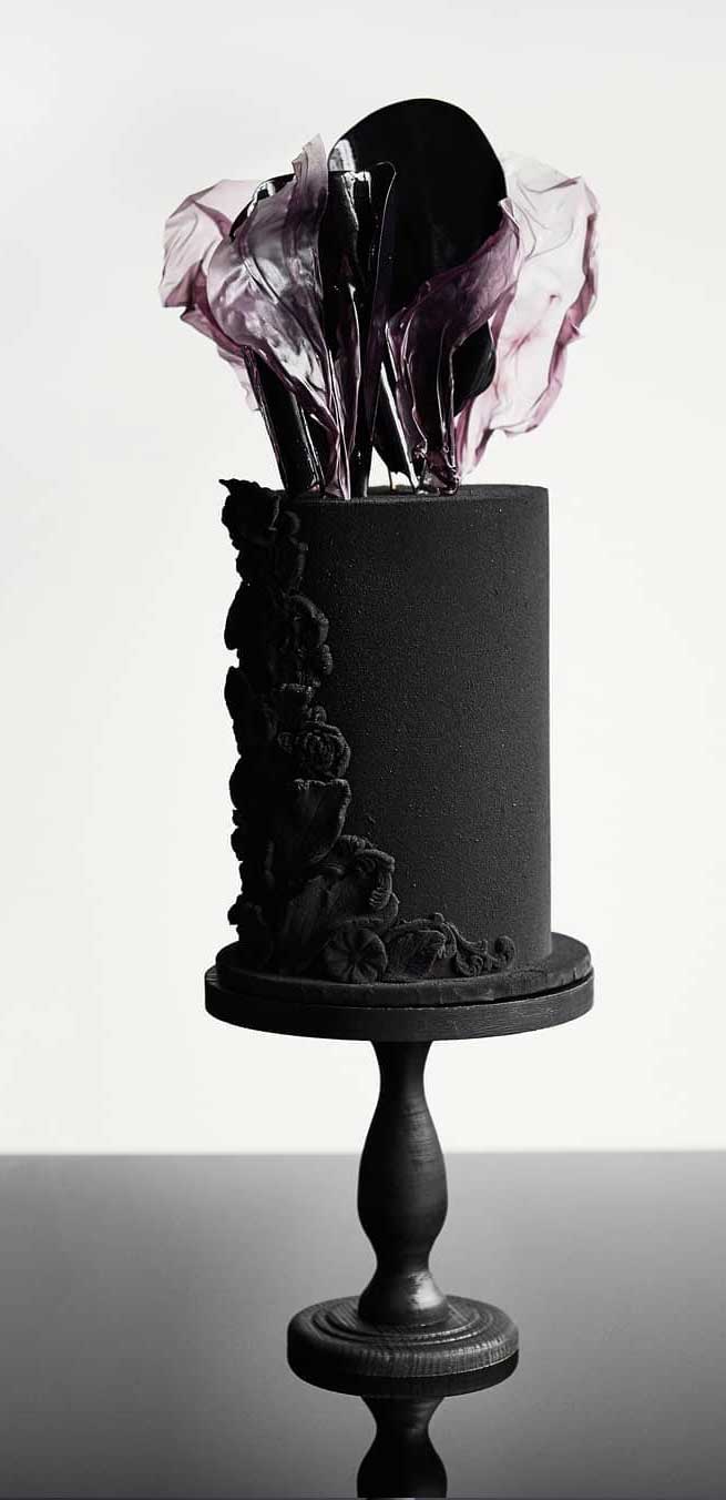 moody wedding cake , black wedding cakes #weddingcakes