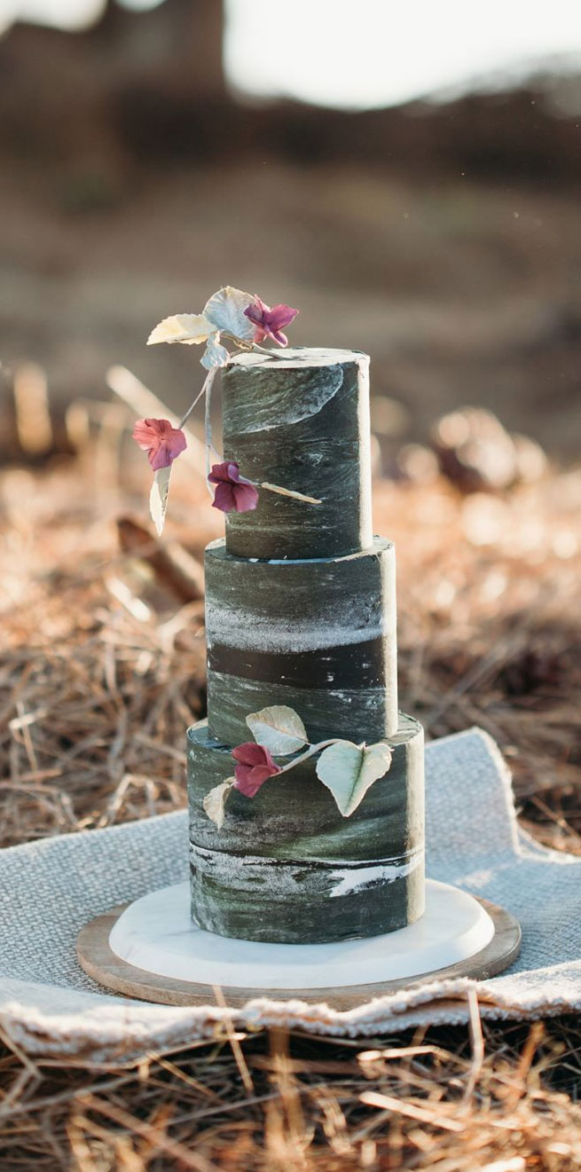 grey wedding cake, unique wedding cake, pretty wedding cakes #weddingcakes #cakedesigns wedding cakes