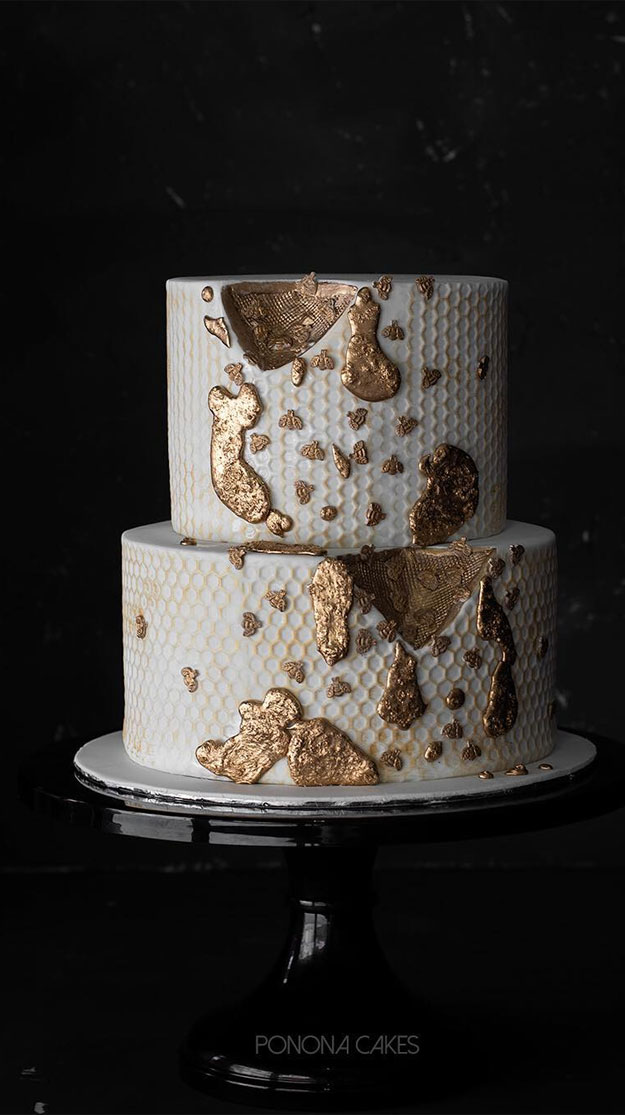 two tier wedding cake, unique wedding cake, pretty wedding cakes #weddingcakes #cakedesigns wedding cakes