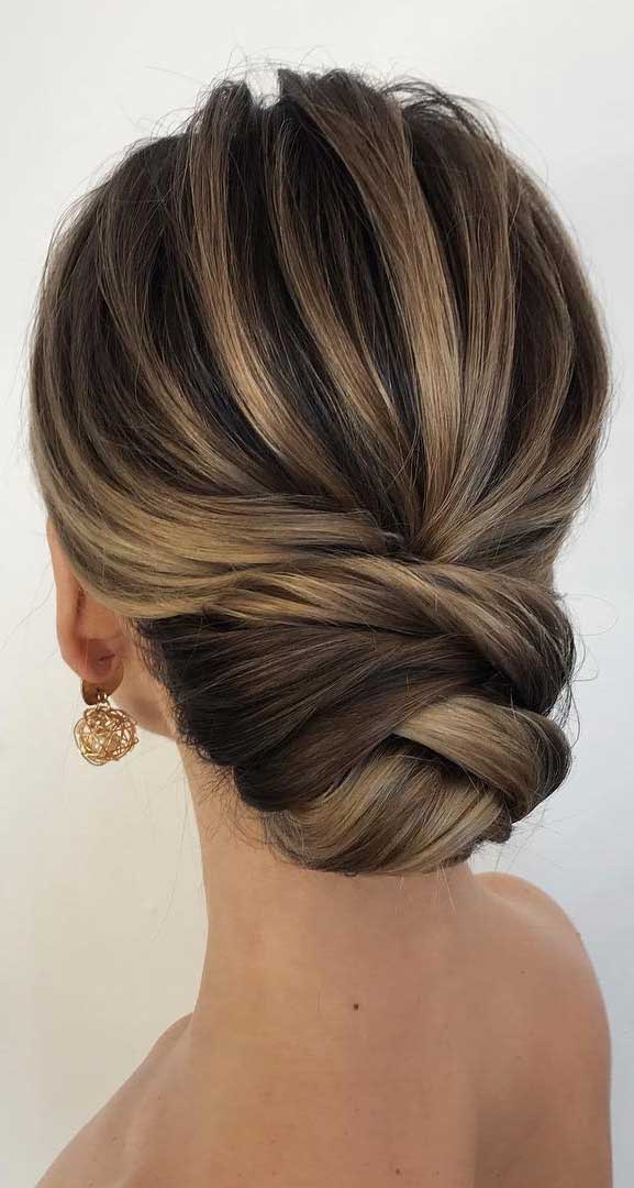 wedding updos for medium length hair,wedding updos,updo hairstyles,prom hairstyles #weddingupdo #weddinghairstyles , wedding hair #weddinghair #updos