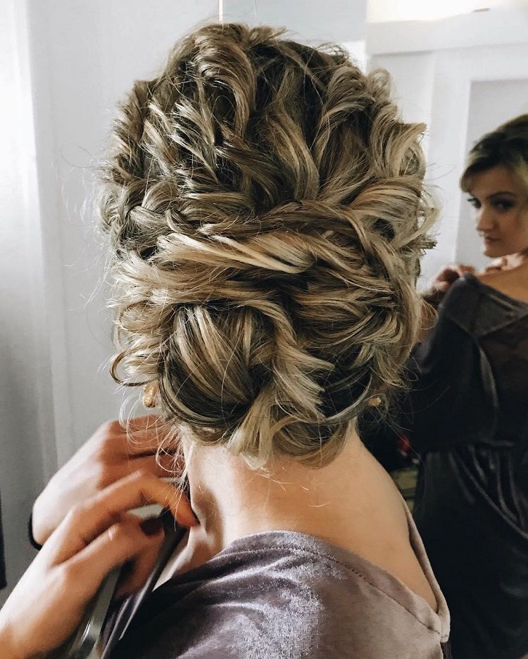 textured Updo, updo wedding hairstyles with beautiful details,updo wedding hairstyles ,classic updo wedding hairstyle,classic updo,wedding hairstyle,romantic hairstyles #braidedupdo #weddingupdo #updos #hairstyles #bridalhair #bridehairideas #upstyle