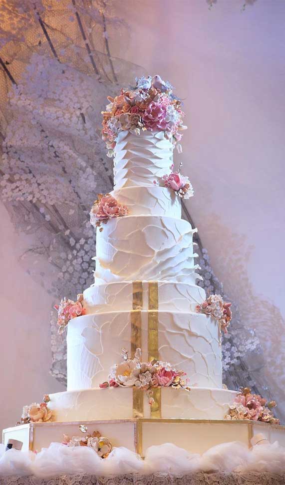 beautiful wedding cake 2020, unique wedding cake designs, wedding cake designs 2020, best wedding cake designs, wedding cake designs, textured wedding cakes, wedding cake trends #weddingcakes wedding cake ideas, luxury wedding cake