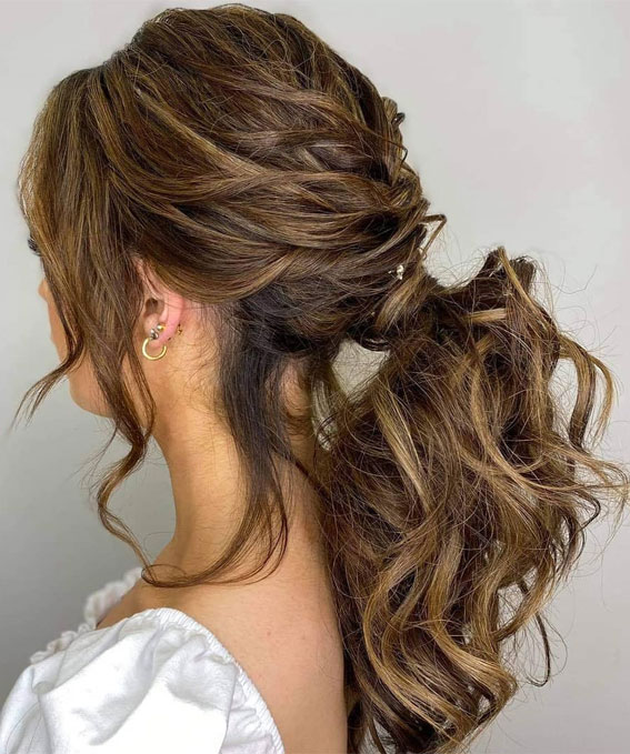 Gorgeous ponytail hairstyle to complete your look this spring & summer : messy ponytail