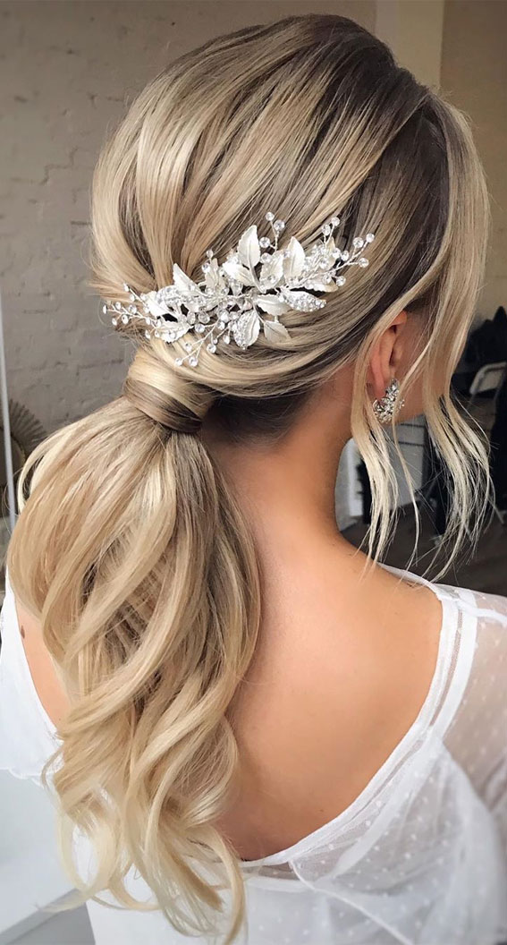 Gorgeous ponytail hairstyle to complete your look this spring & summer : wedding ponytail