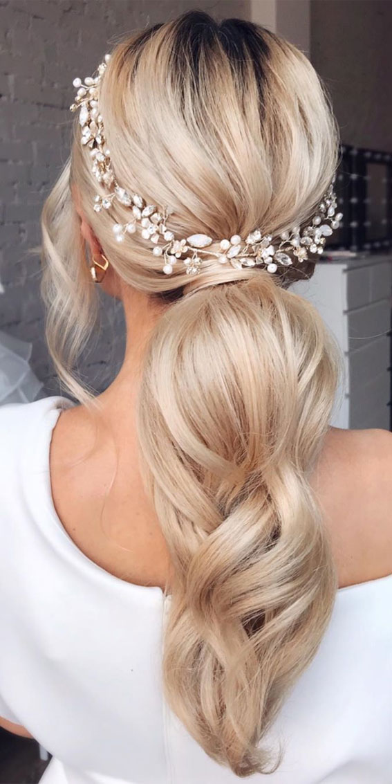 Gorgeous ponytail hairstyle to complete your look this spring & summer : Glam Hairstyle