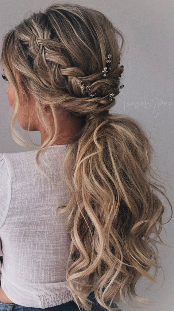 Gorgeous ponytail hairstyle to complete your look this spring & summer