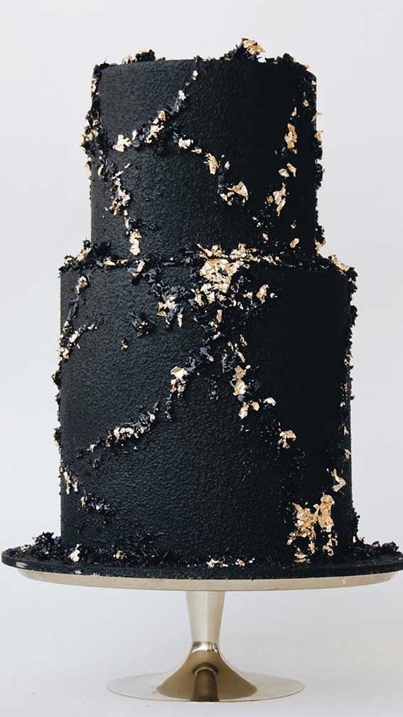 These 39 Wedding Cakes Are Seriously Pretty – Black and gold wedding cake