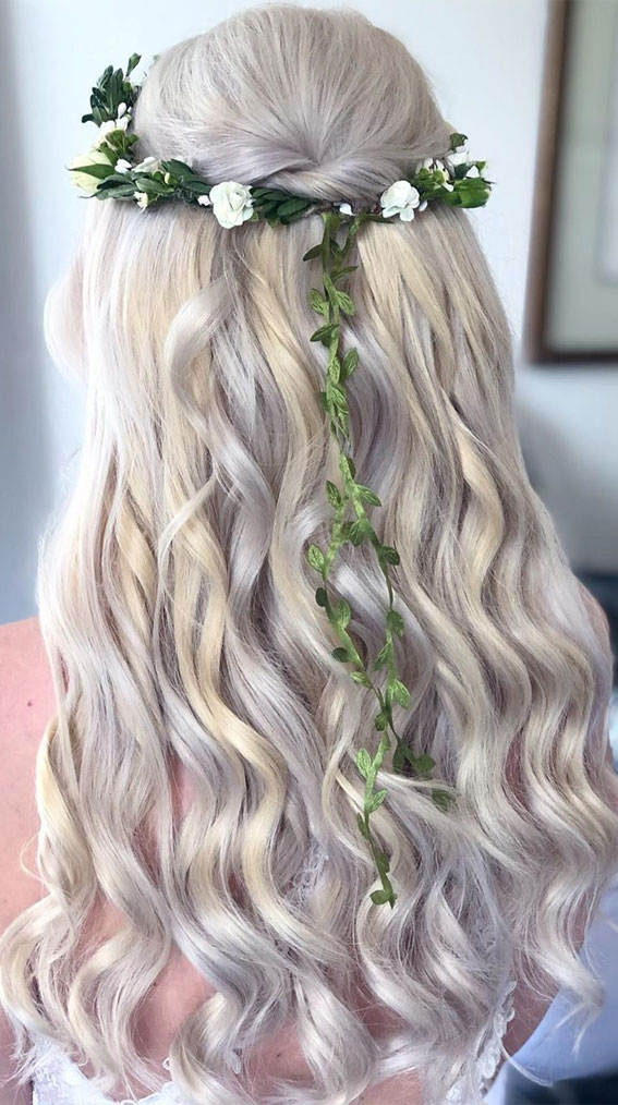 43 Eye-Catching Half Up Hairstyles : Half up for garden wed