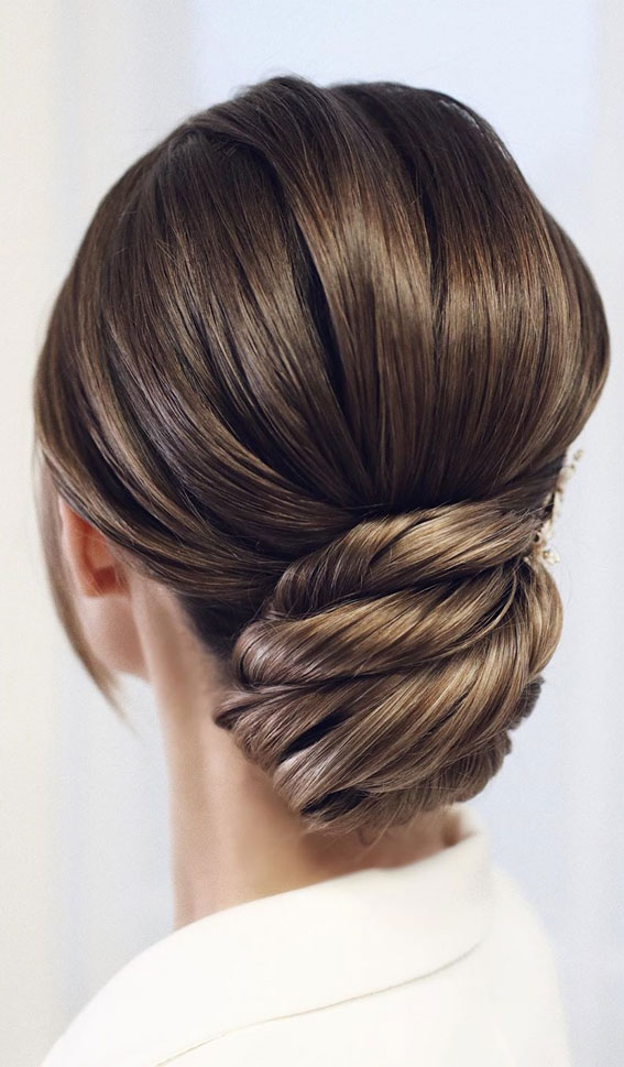 Chic Updo Hairstyles for Modern Classic Looks - Shiny & Glossy