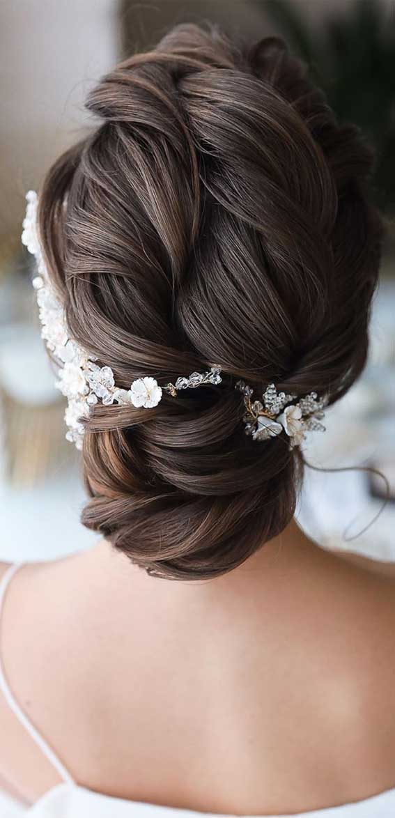 romantic bridal updos, romantic wedding updos, wedding hairstyles, low bun , bridal updo hairstyles #weddinghairstyles #bridalupdo