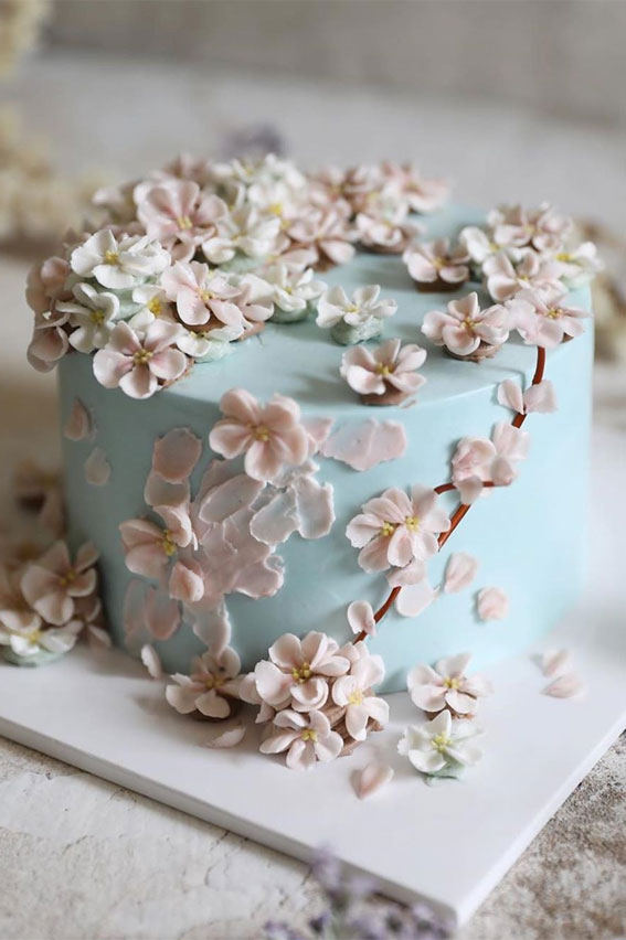 Pretty buttercream cakes with a modern twist