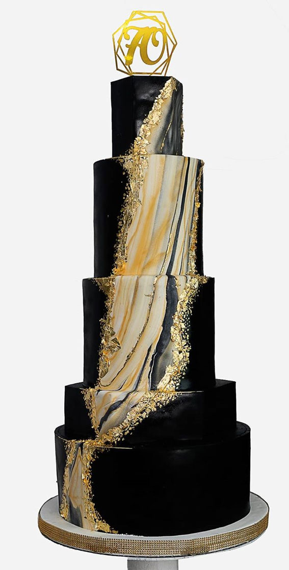The Prettiest Cake Designs To Swoon Over : Black & gold marble