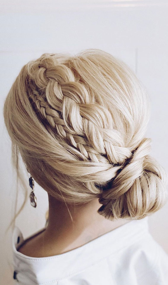 Trendiest Updos for Medium Length Hair to Inspire New Looks