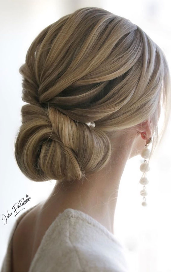Gorgeous Updos for Medium Hair to Inspire New Looks : Blonde twists
