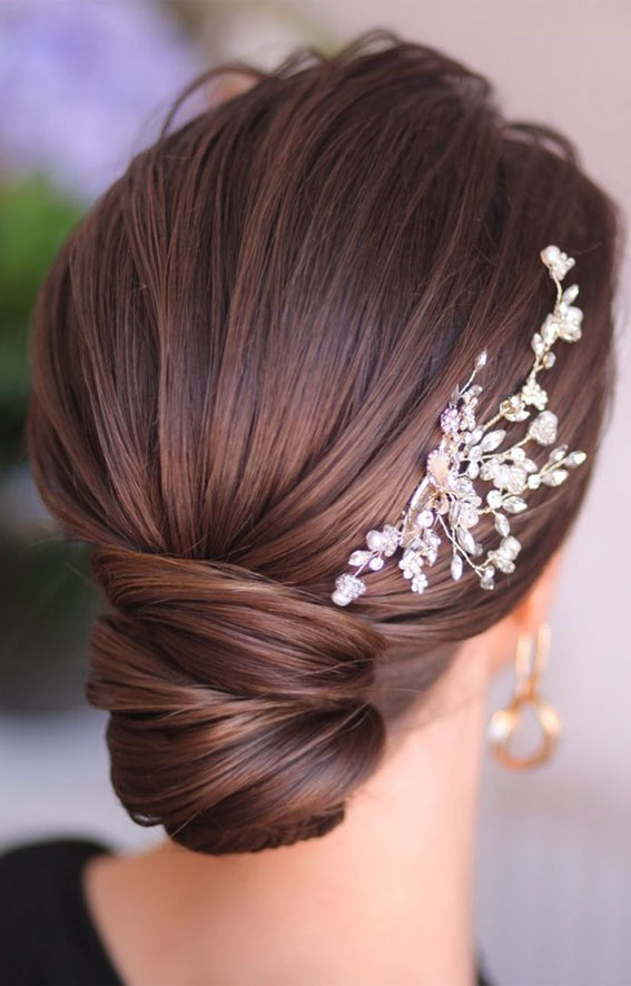 Gorgeous Updos for Medium Hair to Inspire New Looks : subtle elegance