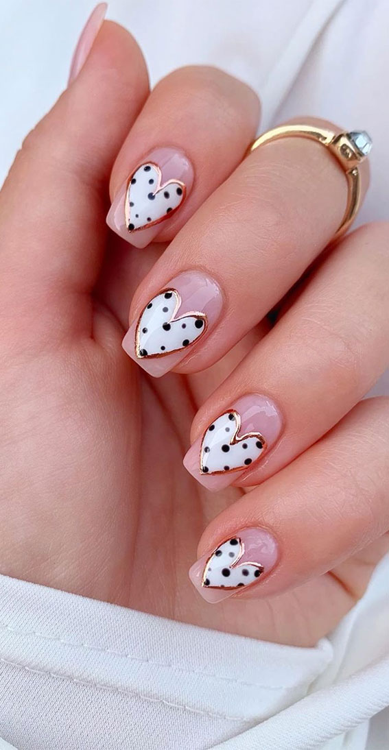 59 Cutest Valentine’s Day Nails To Wear Right Now : Gold Outline White Hearts