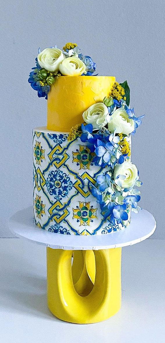 bright wedding cake, yellow and blue wedding cake, pretty wedding cake #weddingcake