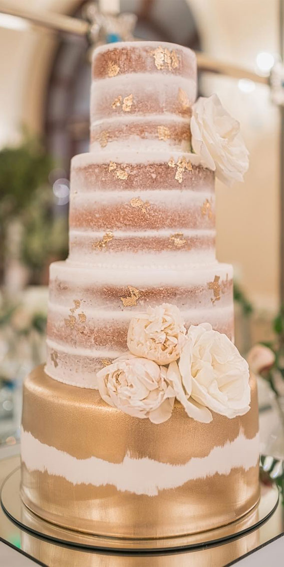 naked wedding cake mixed fondant wedding cake , fondant wedding cake, wedding cakes 2020, wedding cake trends 2020 #weddingcaketrends