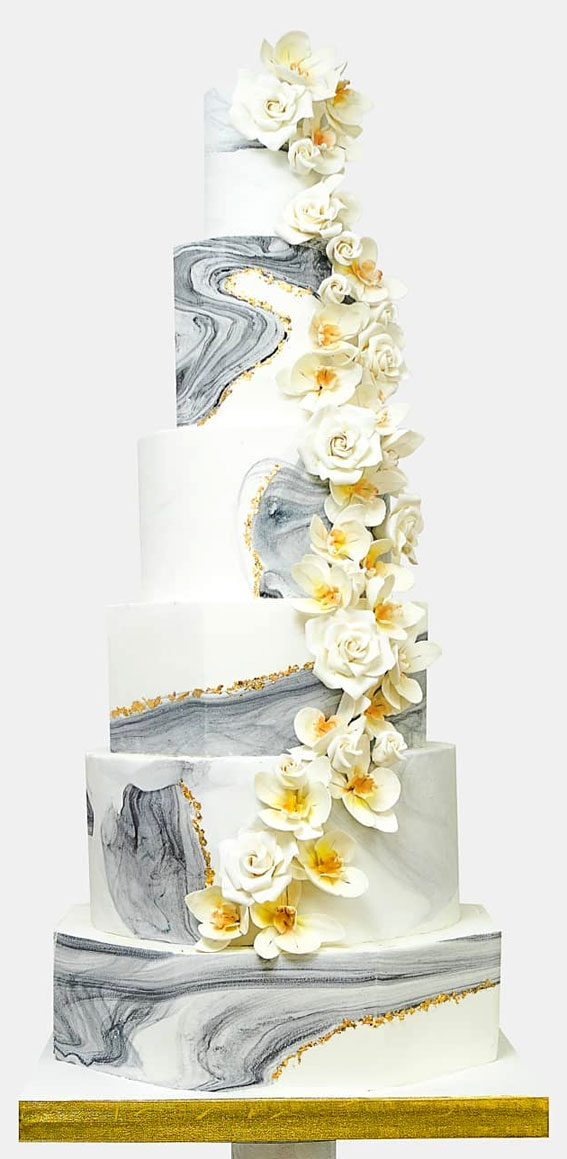 These 50 Jaw-Dropping Wedding Cakes Deserve To Be Framed : Contrasts