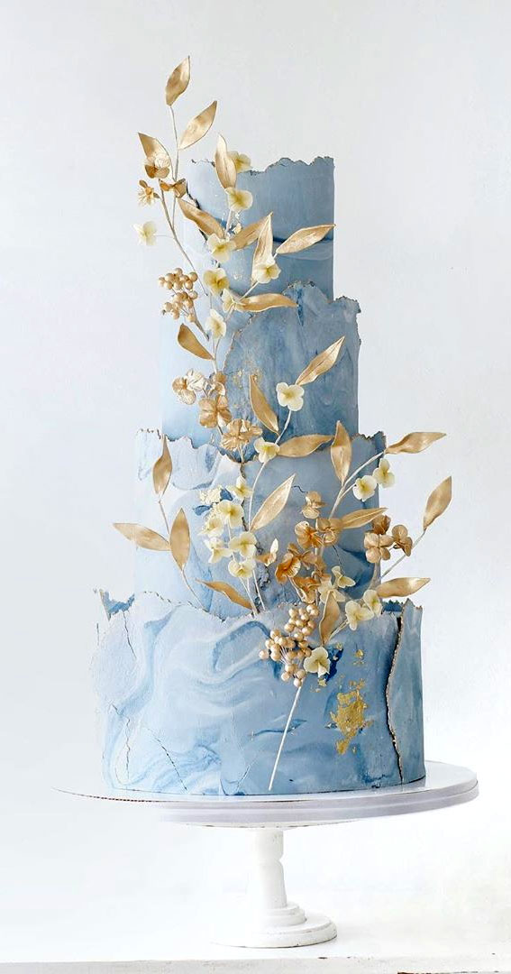 blue wedding cake, blue and gold wedding cake, elegant wedding cake #weddingcake #goldweddingcake
