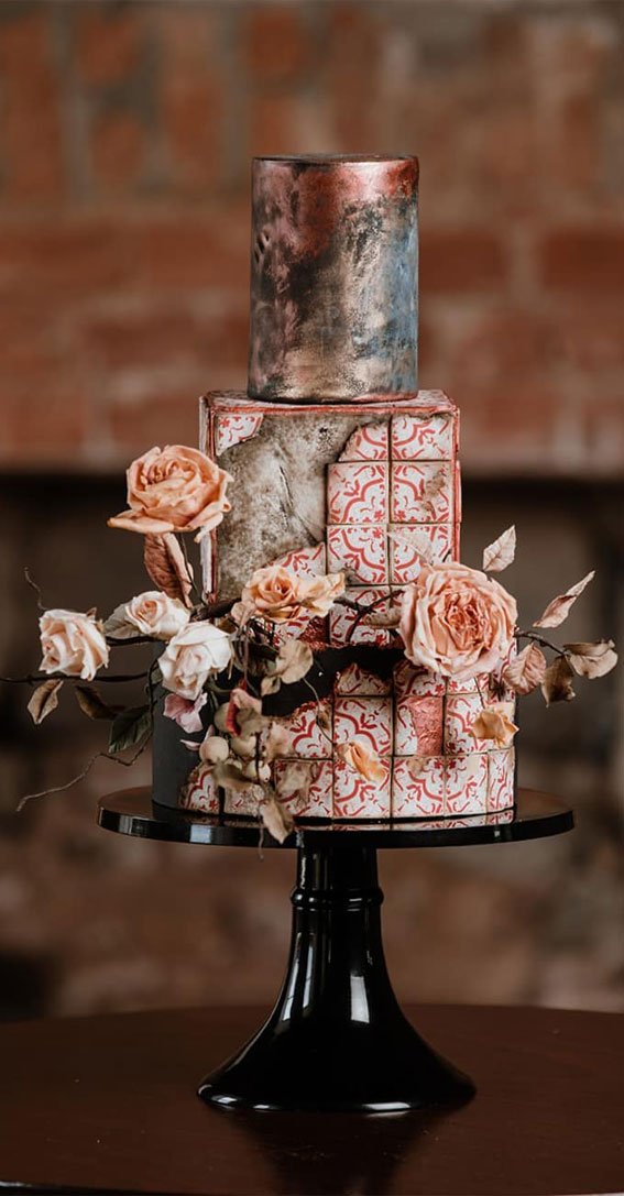 These 50 Jaw-Dropping Wedding Cakes Deserve To Be Framed : Subdued autumn hues