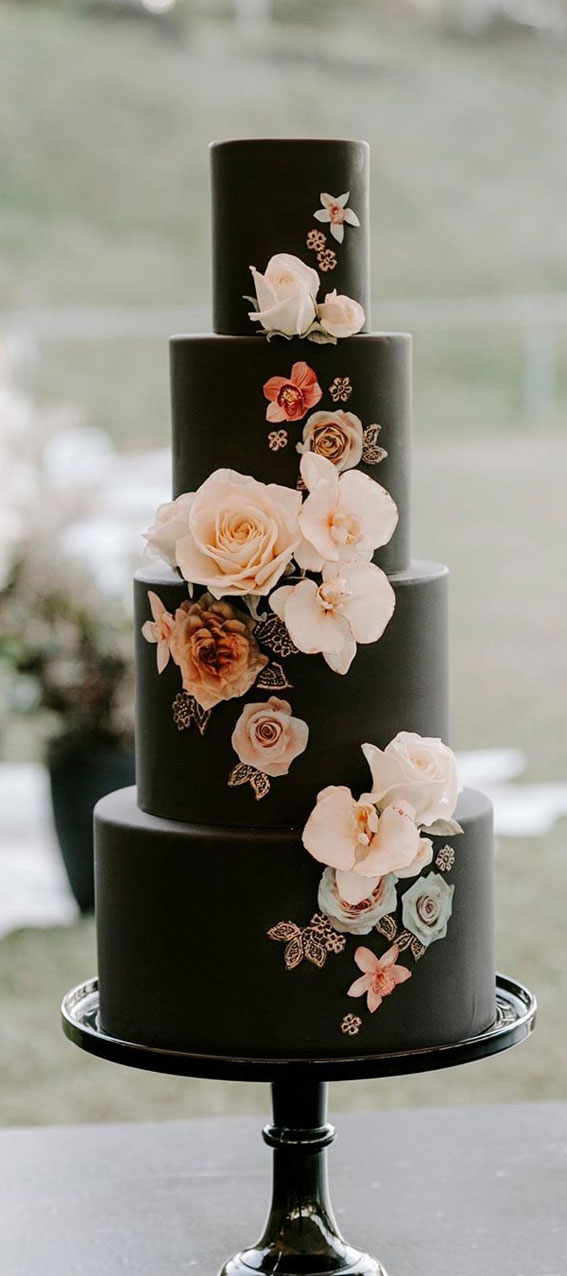 These 50 Jaw-Dropping Wedding Cakes Deserve To Be Framed : Floral & moody