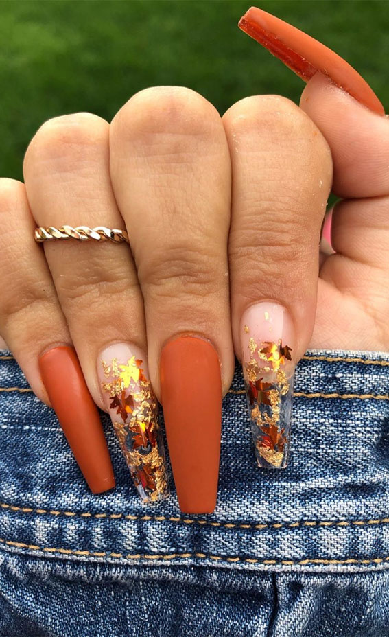 burnt orange and gold leaf nails, fall nails, fall nail art, fall nails design #nailsart #fallnails #nailartideas