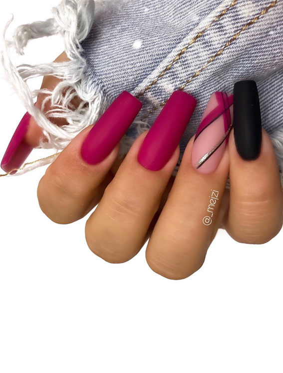 40 Beautiful Nail Design Ideas To Wear In Fall : Black & Dark pink