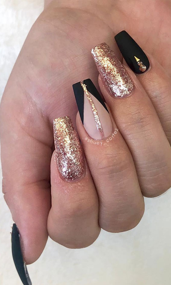 22 Trendy Fall Nail Design Ideas : Black and gold nails